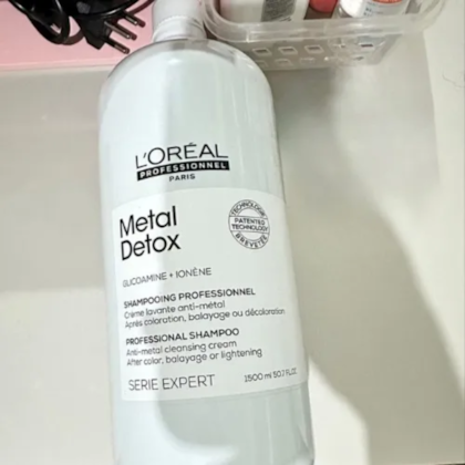 Segunda imagem do produto L'Oréal Professionnel Metal Detox - Shampoo 1,5L